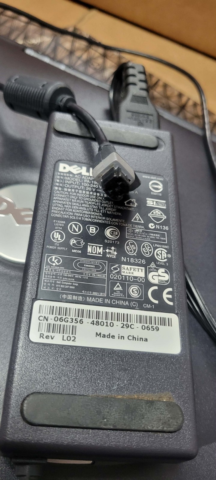 Retro DELL INSPIRON 8200 LAPTOP 512MB RAM 40GB Windows Loaded w/WiFi BAD BATTERY