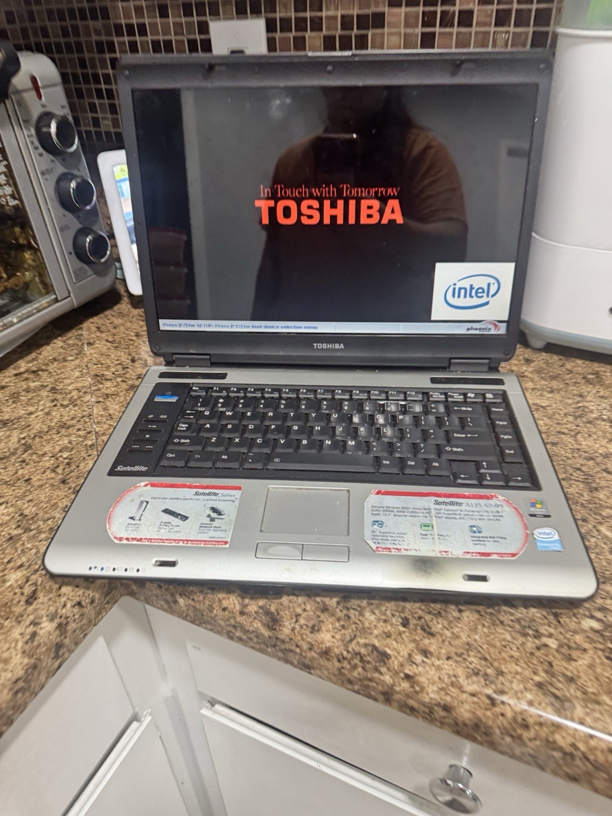 Toshiba Satellite A135-S4794 15.4″ XP Home Celeron 1.73GHz 512MB 80GB
