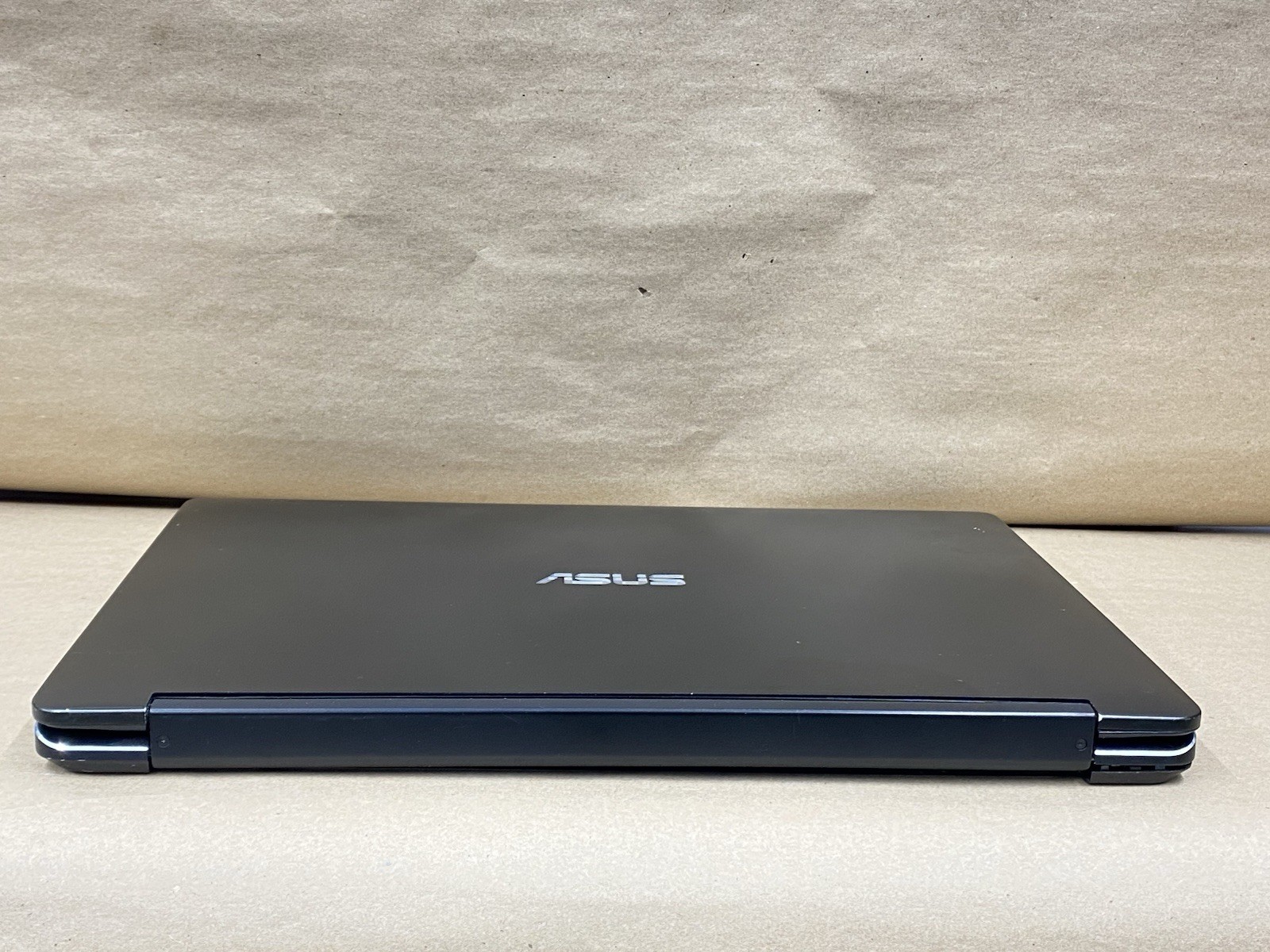 Asus Q552UB – 16″ 1920×1080 – i7-6500U – 8GB – 128GB SSD – Windows 10 Pro