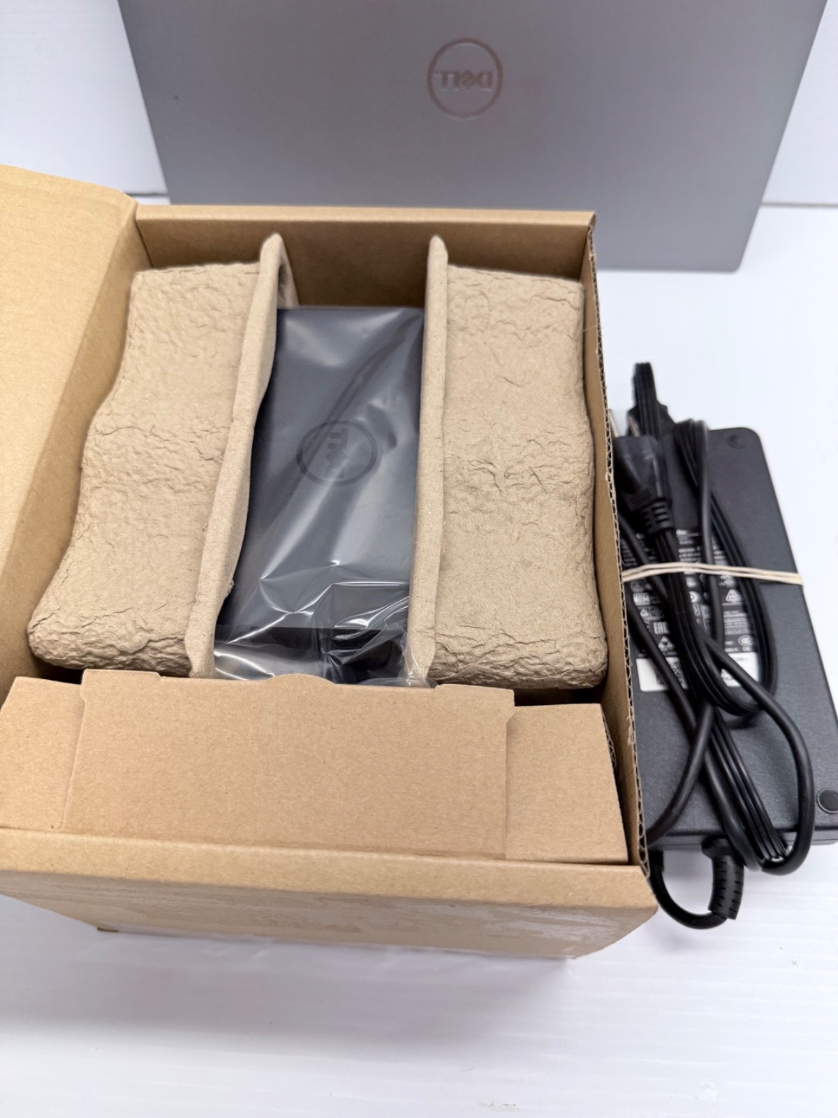 Dell Precision 3561 Laptop + Dock | i7-11800H 16GB 256GB SSD T1200 15.6″ – SP71