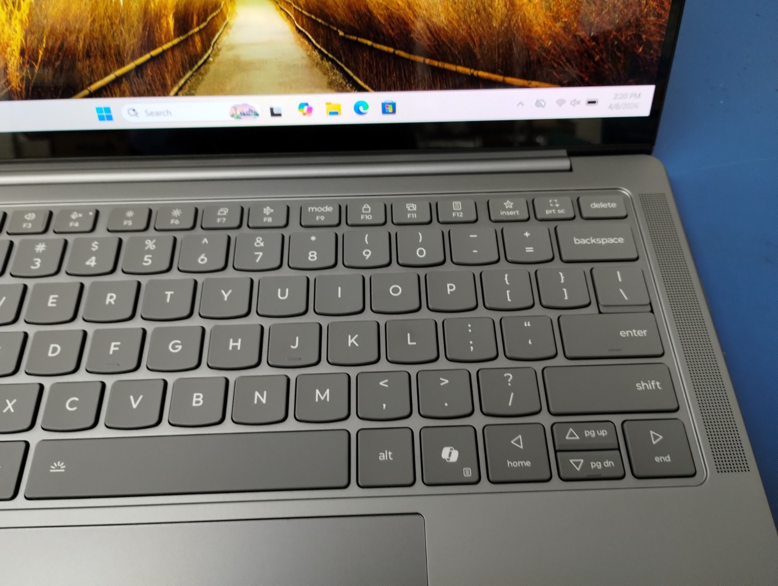 Lenovo Slim 7 14ILL10, Intel Core Ultra 7 258V, 2.20 GHz, 32 GB RAM, 1 TB NVMe