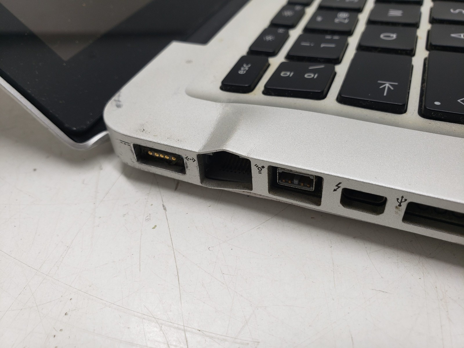 Apple MacBook Pro 13″ A1278 – no HDD – for parts not working