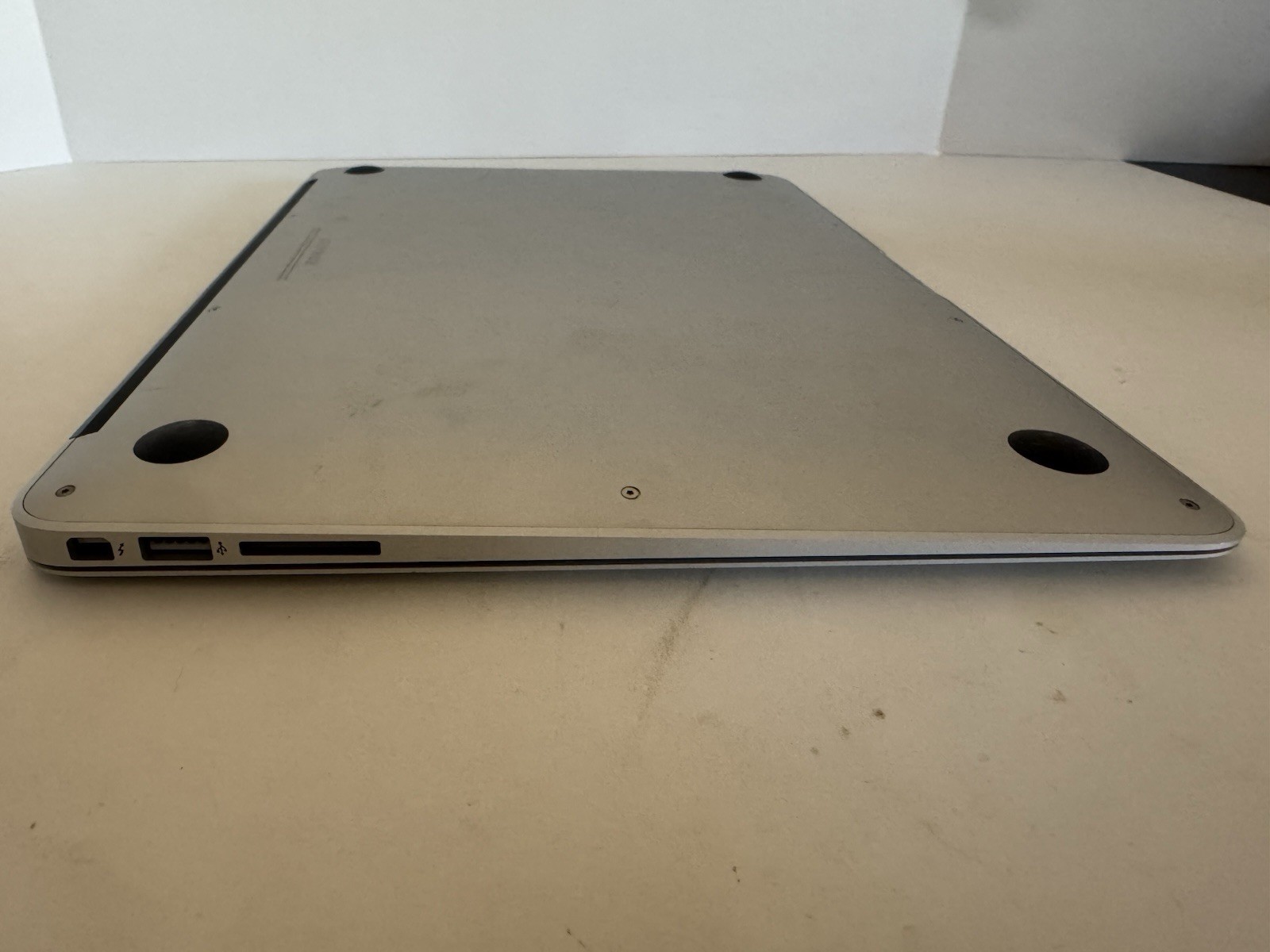 Apple MacBook Air 13″ Early-2015 Core i5-5250U 1.6GHz 8GB RAM 128GB SSD A1466…