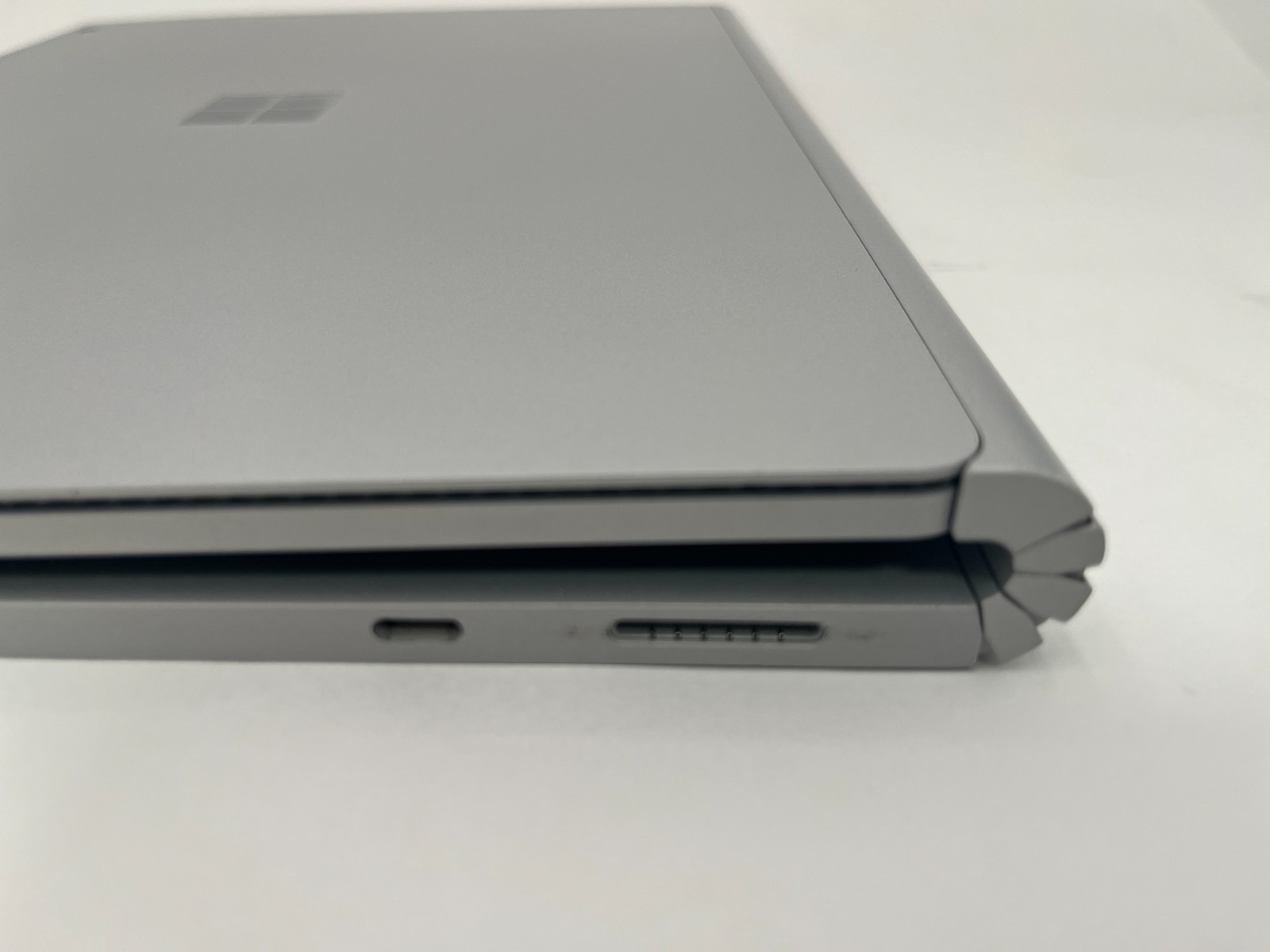 Microsoft Surface Book 2 1832 i7-8650U 16GB RAM, 512GB M2 WIN 11
