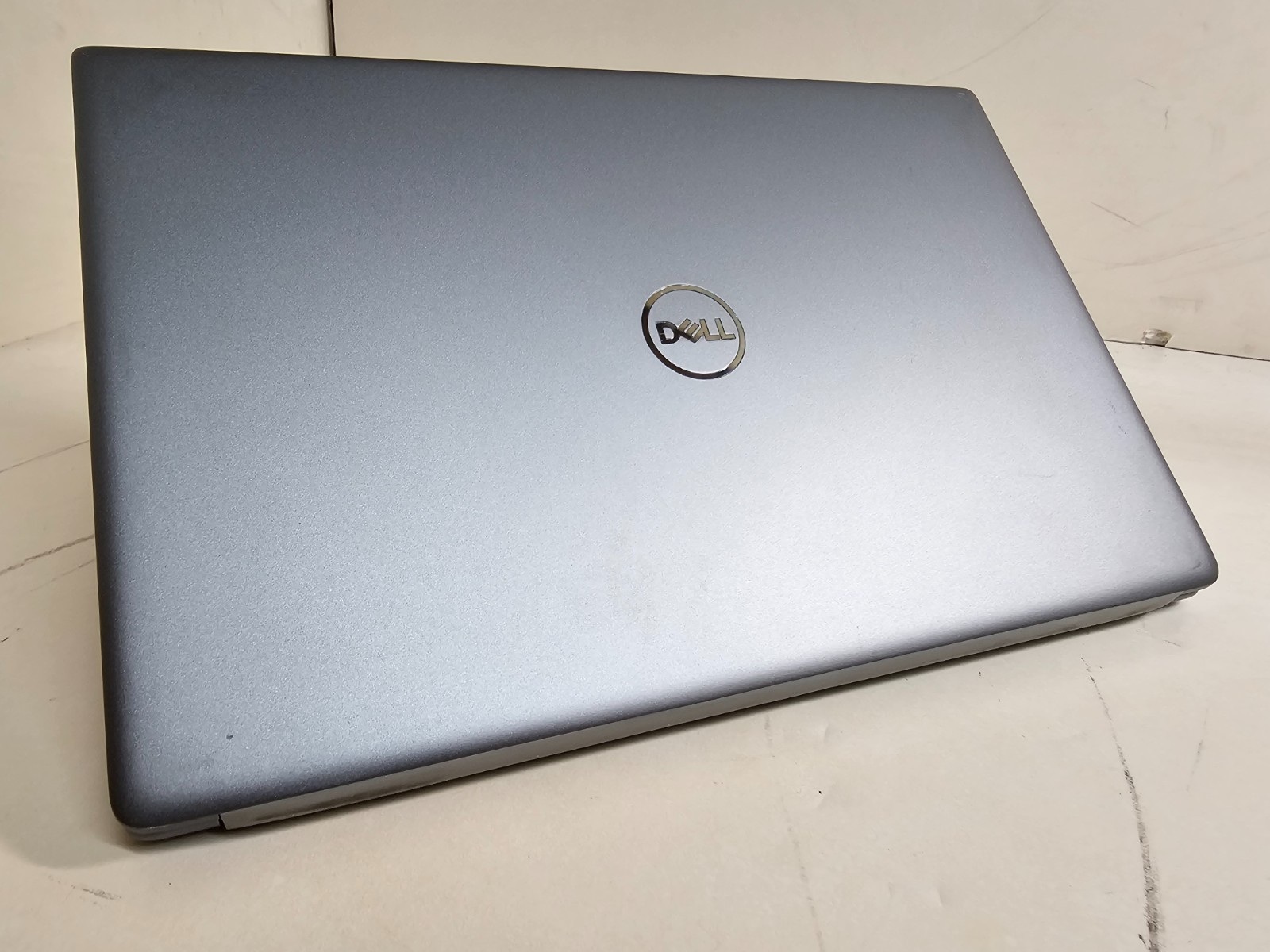 Dell Latitude 3301 Laptop – 1.8 GHz i7-8565U 8GB 256GB SSD Wi-Fi Webcam 13.3″