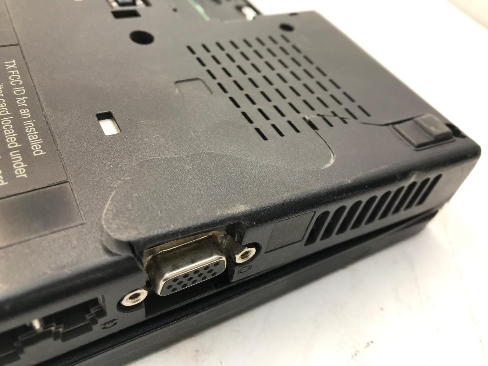 Lenovo ThinkPad R60 Intel Celeron 14″ -BOOTS/BAD DISPLAY/CRACKED- MZ