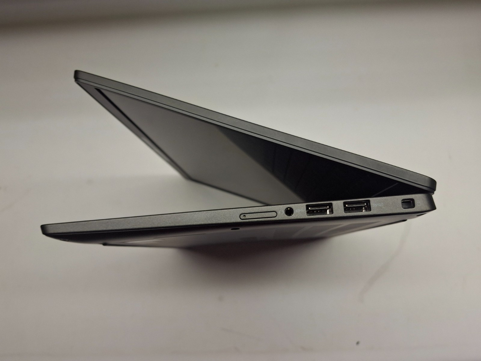 Dell Latitude 7410 14″ Intel Core i7-10610U 16GB Ram 256GB NVMe SSD Win 11 Pro