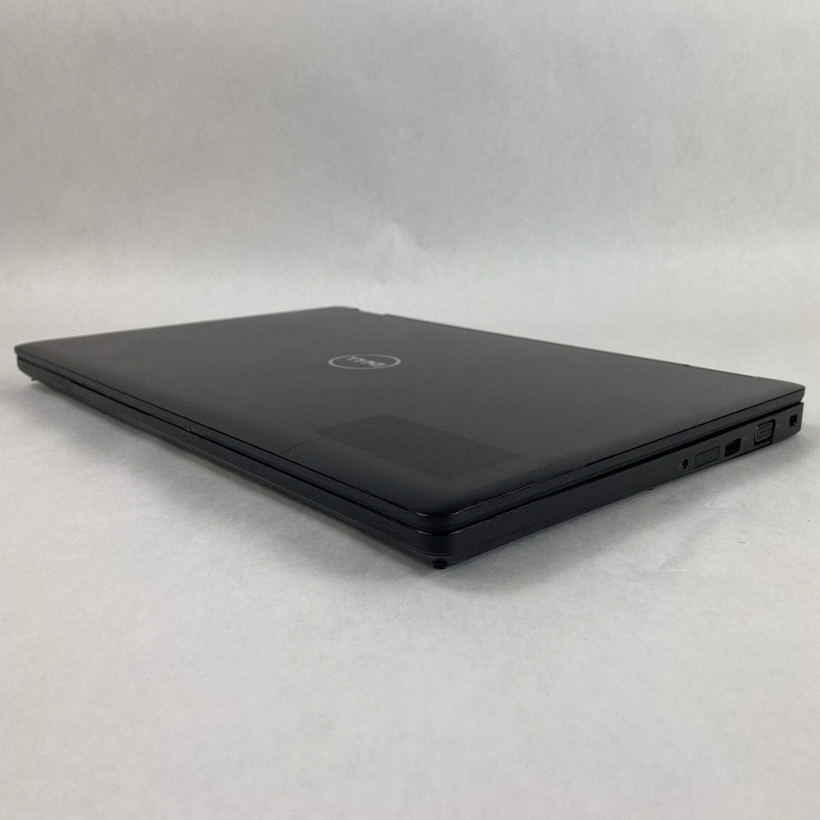 Dell Latitude 5580 15.6″ i5-7440HQ 2.8GHz 8GB RAM No SSD/OS/AC – Bad Hinge Cover
