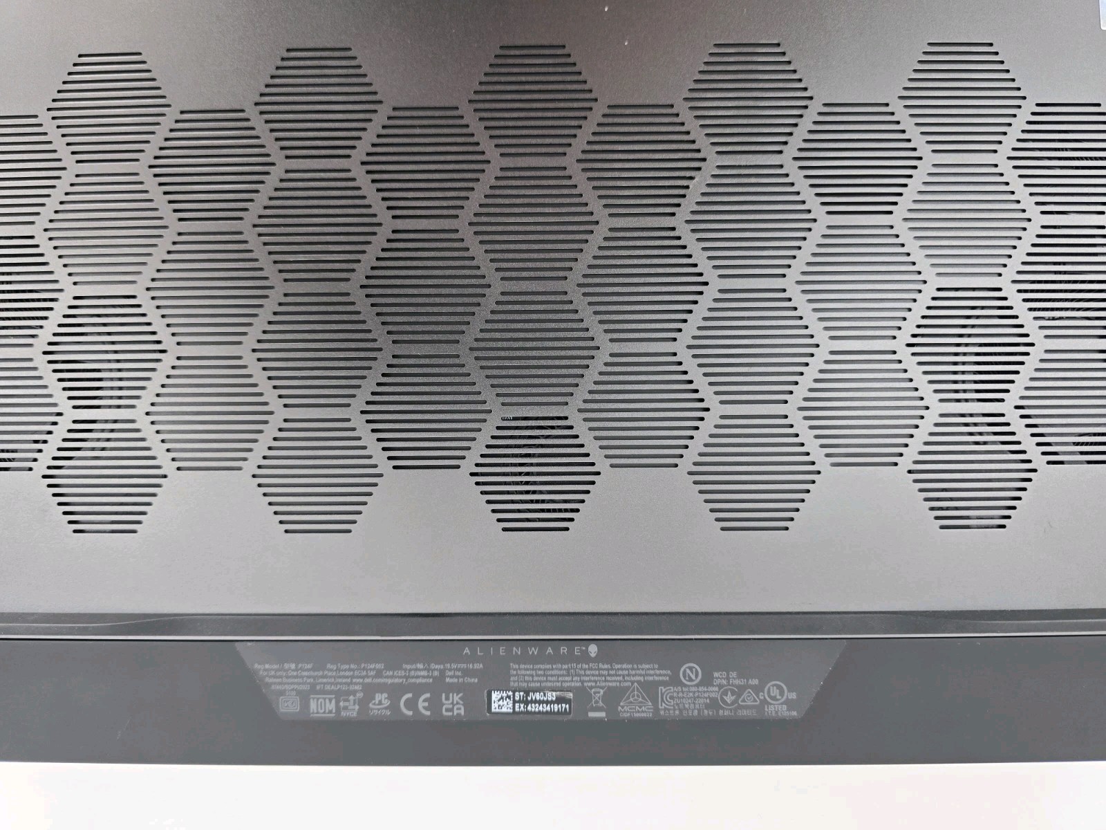 Alienware M16 R1 16″ Ryzen 9 7845HX 16GB 1TB RTX 4080 – For Parts – AS-IS