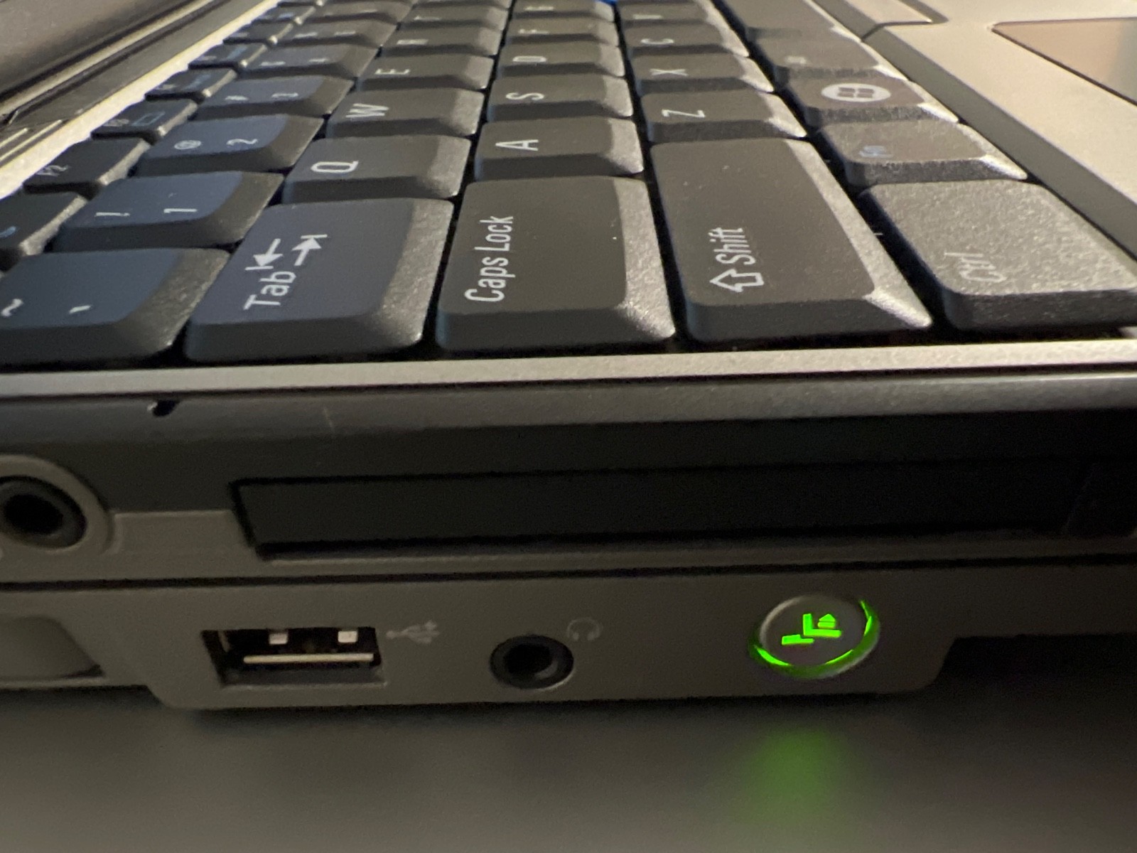 Dell Latitude D430 LT Win XP Pro Core 2 Duo 1.2GHz 2GB RAM 80GB HDD w/Media Base
