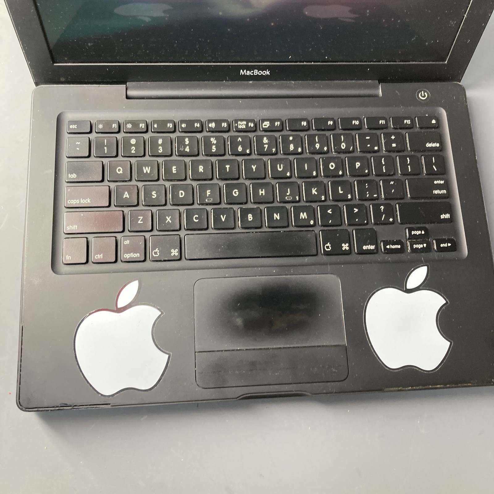 Apple MacBook A1181 13″ Intel Core 2 Duo 2GHz 2GB RAM 160GB HDD Dim Backlight