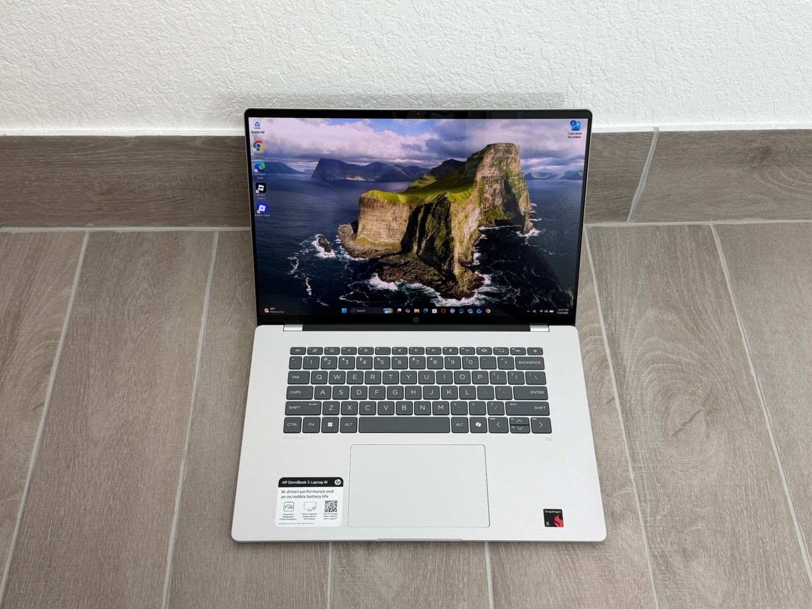 HP OmniBook 5 16-FB0435NR 16″ OLED Touch Laptop Snapdragon X 16GB RAM 512GB NVMe