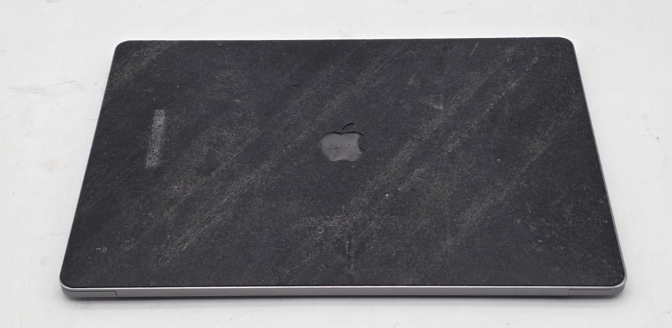 Apple MacBook Pro 2018 15″ i7-8750H @ 2.2 GHz 16GB RAM 500GB SSD Sequoia