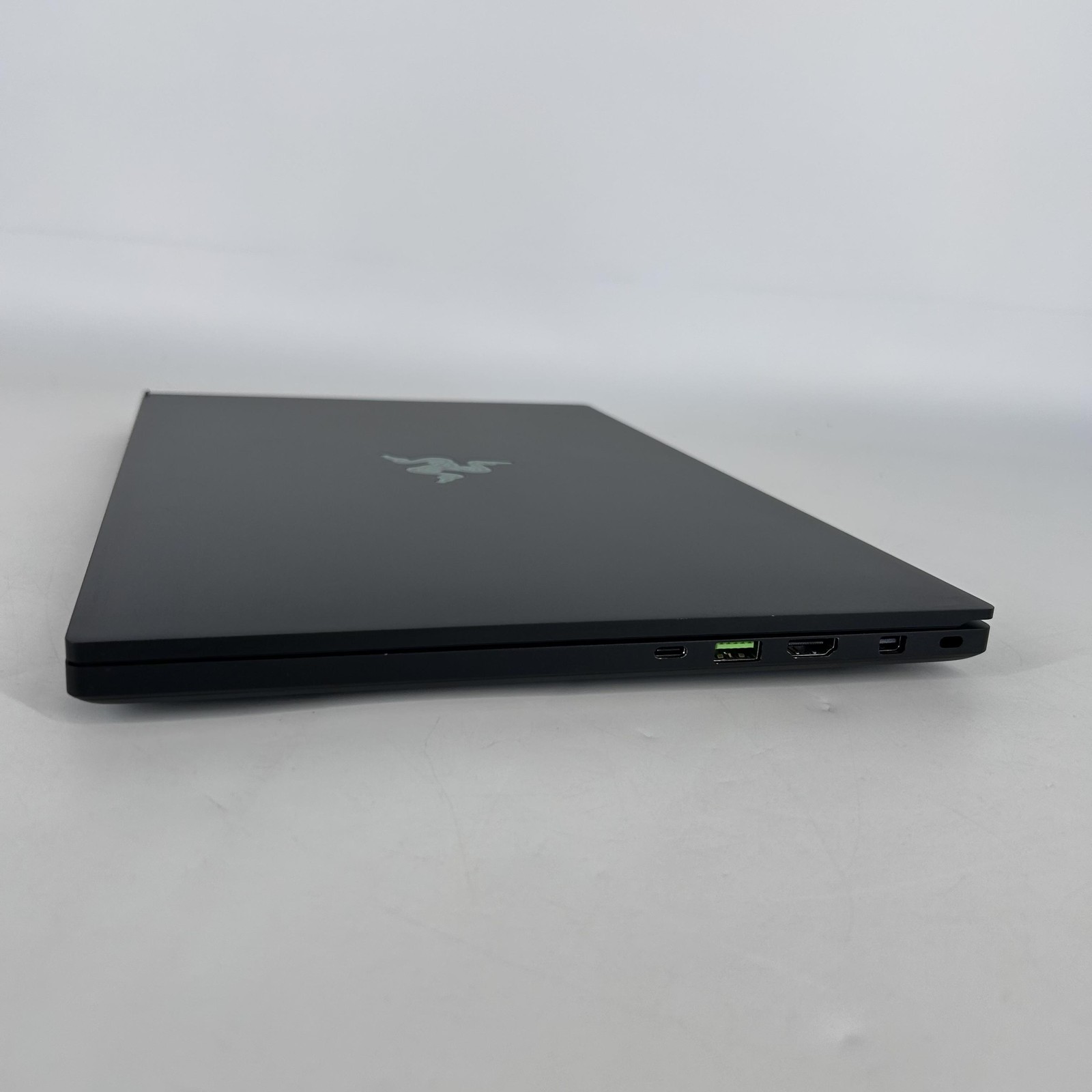 Razer Blade 15 Advanced 240Hz FHD i7-9750H 2.60GHz 16GB 2TB SSD RTX 2080 Max-Q