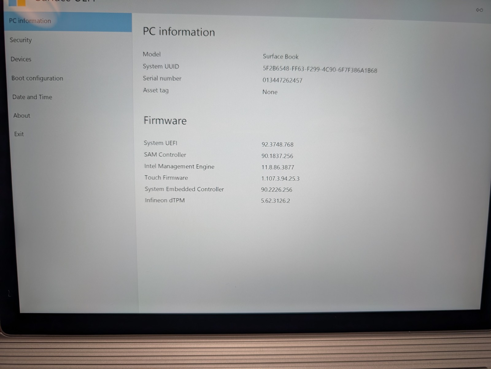 Microsoft Surface Book 1703 i5 13.5″ 8GB/128GB Silver (See Details)
