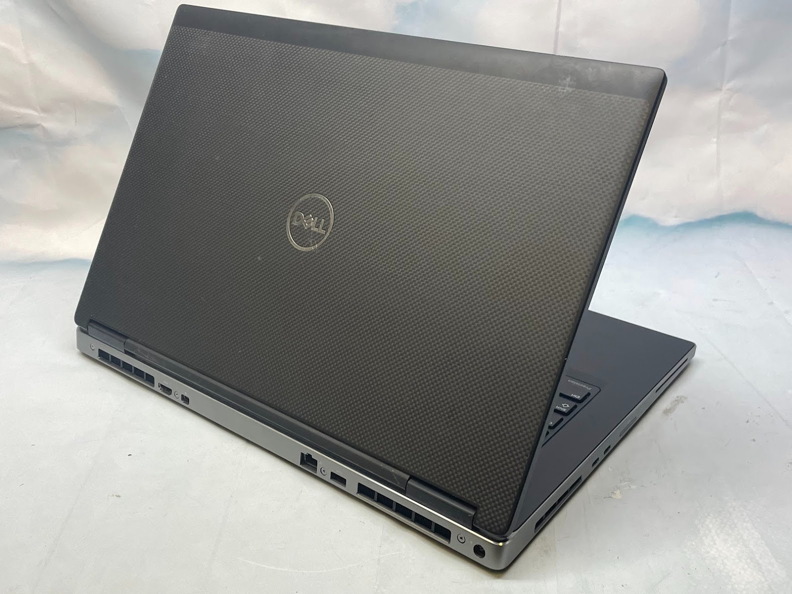 Dell Precision 7730 | i9-8950HK | 16GB RAM | 512GB SSD | FirePro WX 7100 | READ