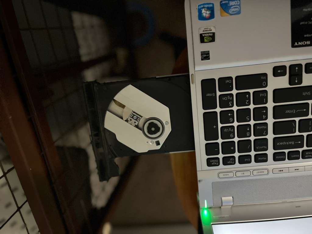 VAIO VPCF1 SILVER WITH NVIDIA 425M, SONY CHARGER INCLUDED WINDOWS 7 INSTALLED