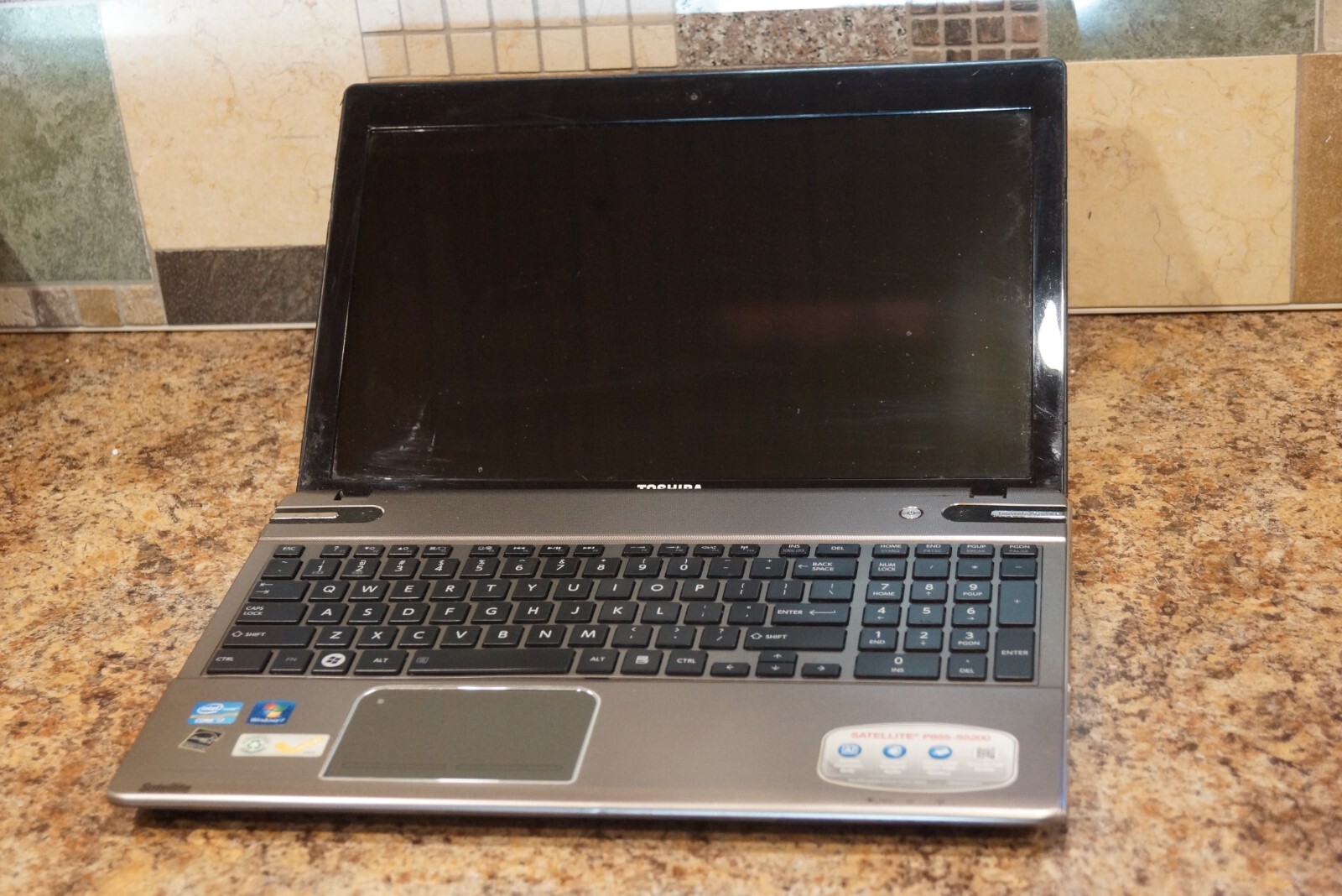 Toshiba P855-S5200 i7 Charges Battery,Will Not Turn On.Parts Repair.READ
