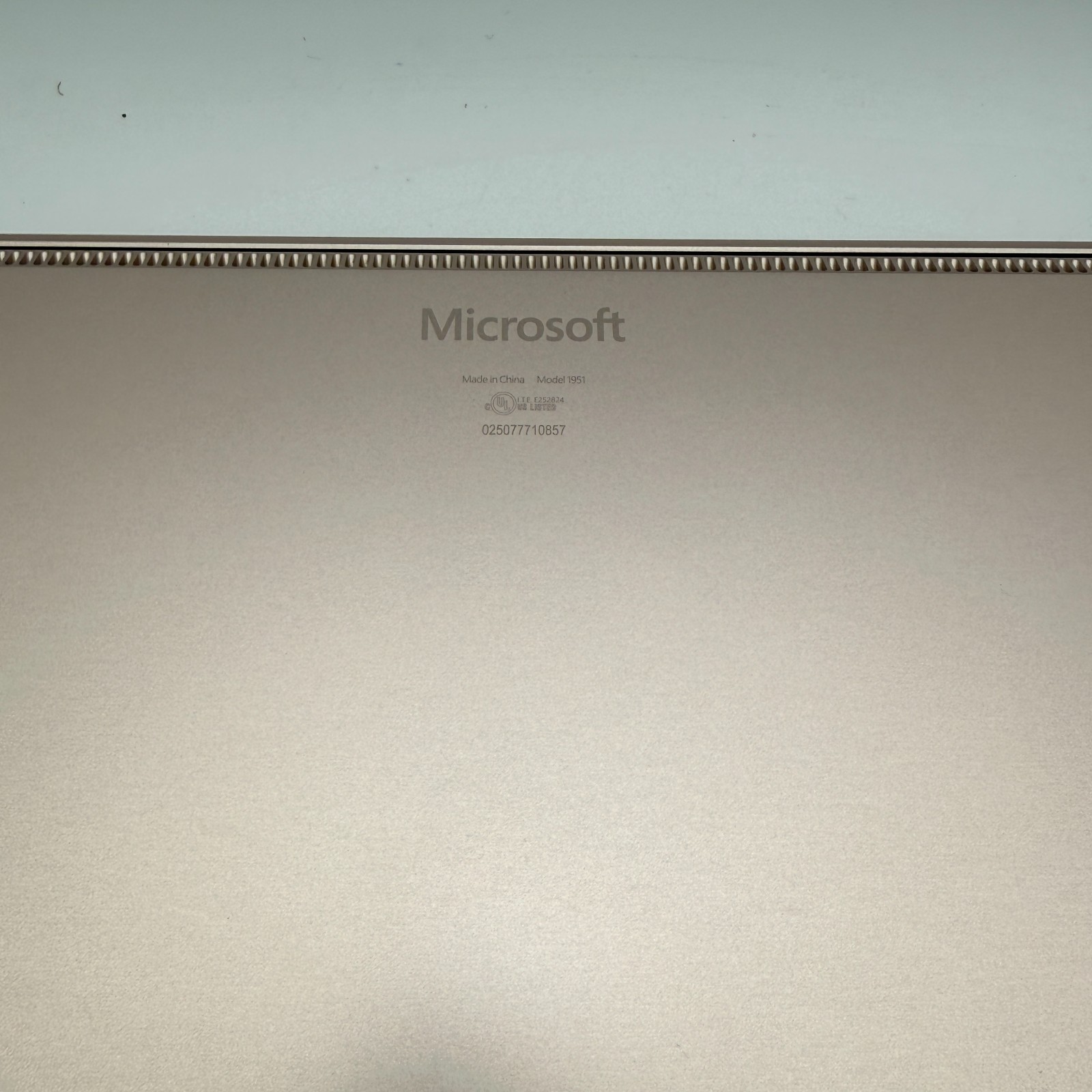 Microsoft Surface Laptop 4 1951 13.5″ i5-1145G7 16GB 256GB SSD Win11 Pro Dent