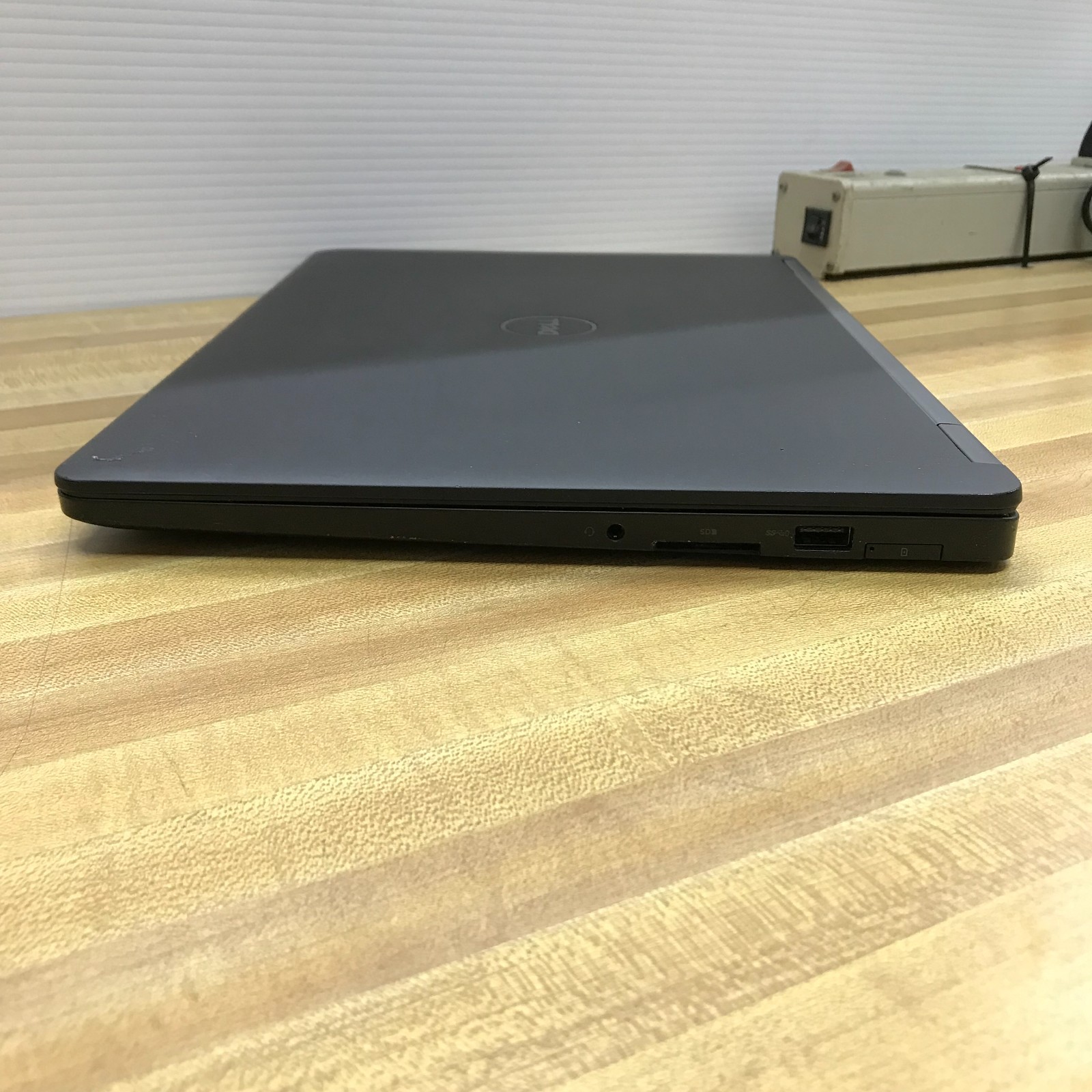 Dell Latitude E7470 14″ FHD Laptop i5-6300U 16GB RAM 128GB SSD (Windows 11 Pro)