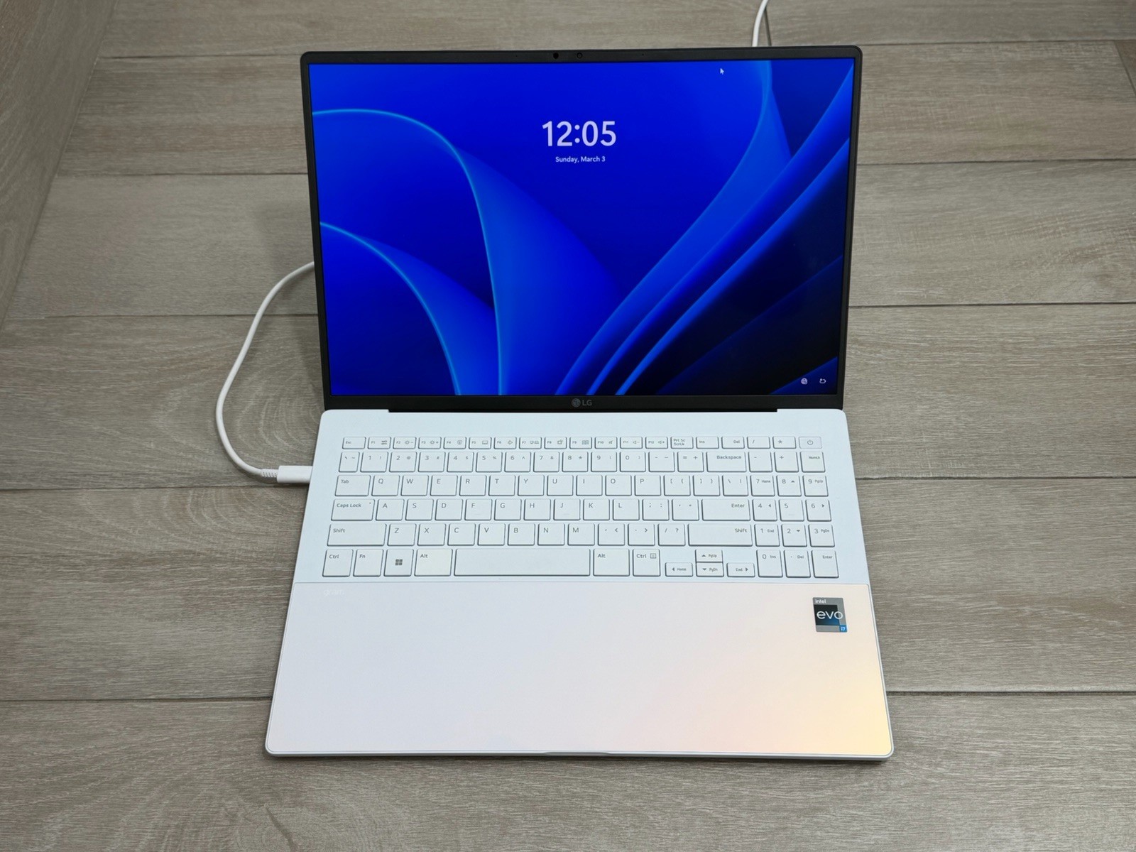 Bad Battery” LG Gram 16Z90RS 16″ Core i7-1360P 16GB RAM 1TB SSD Win-11 Excellent