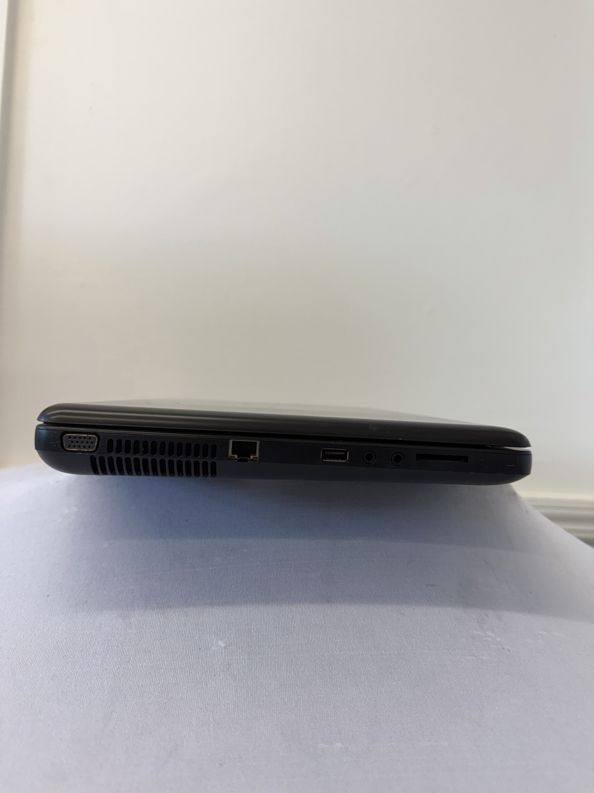 Compaq Presario CQ57 Laptop – Good Screen – Intel Celeron B800 – Read Des