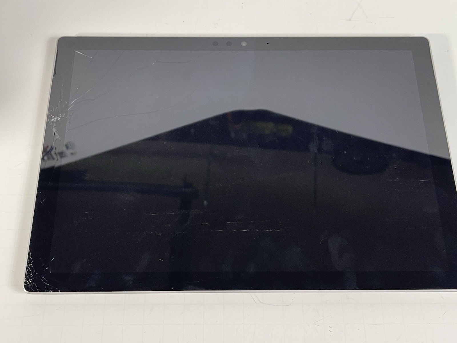 Cracked- Still Works! Microsoft Surface Pro 6 1796 i5-8250U 8GB 128GB (2)