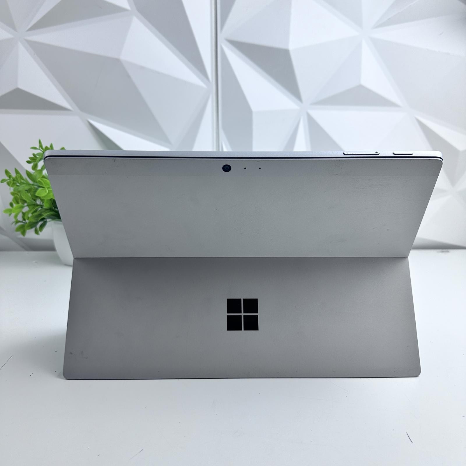 Microsoft Surface Pro 5 12.3″ Touch, Intel i5-7300U, 8GB, 256GB, LTE *Pls READ*
