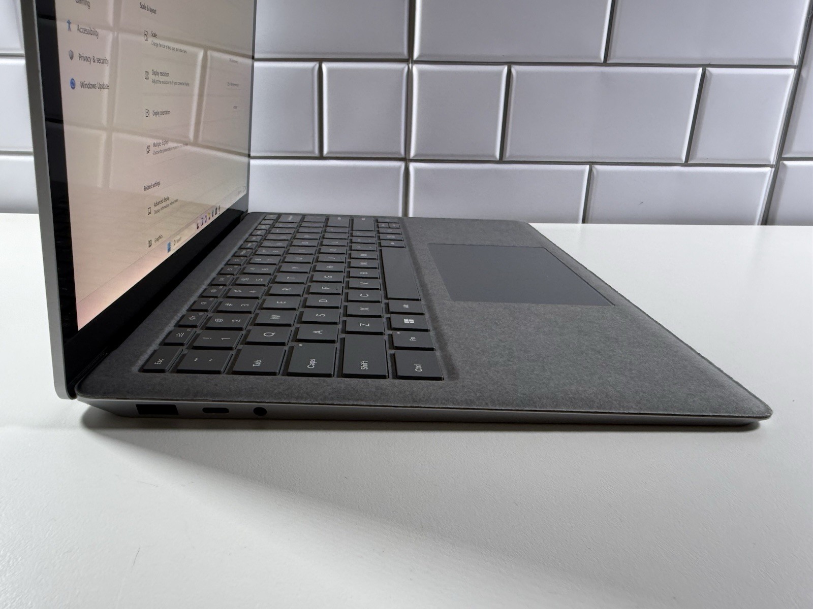 Microsoft Surface Laptop 5 13.5” 1950 Intel Core i7-1265U 16GB RAM 512GB NVME