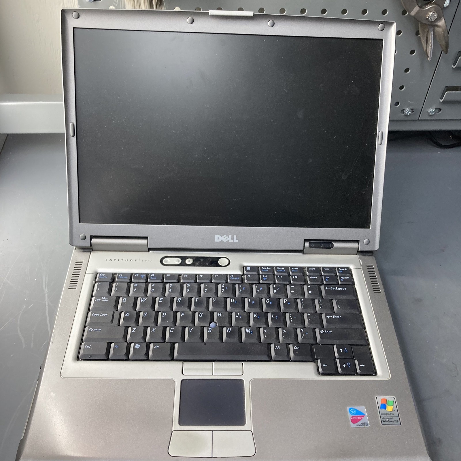 Dell Latitude D810 Laptop Pentium M 1.86GHz 2GB RAM No HDD NO OS