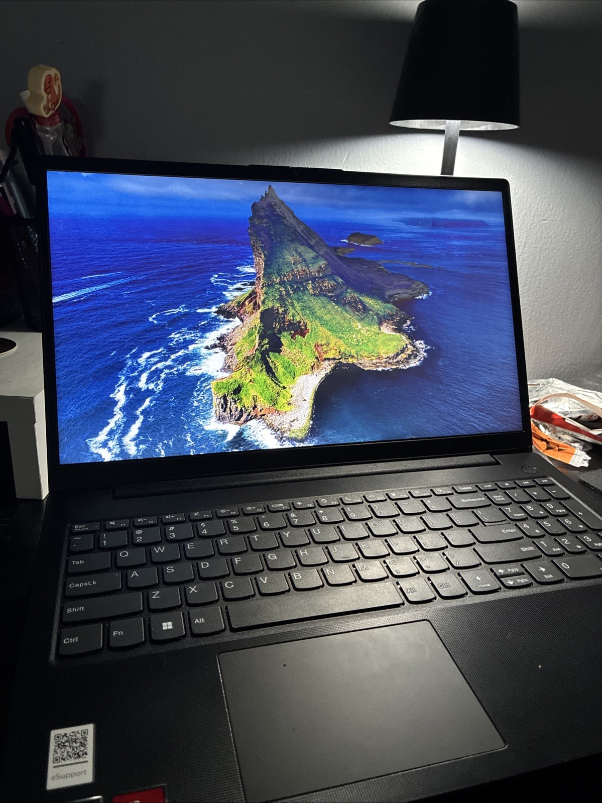 Lenovo V15 G4 AMN 83CQ0025US 15.6″ Notebook – AMD Ryzen 3 7320U – 16 GB/ 512 GB