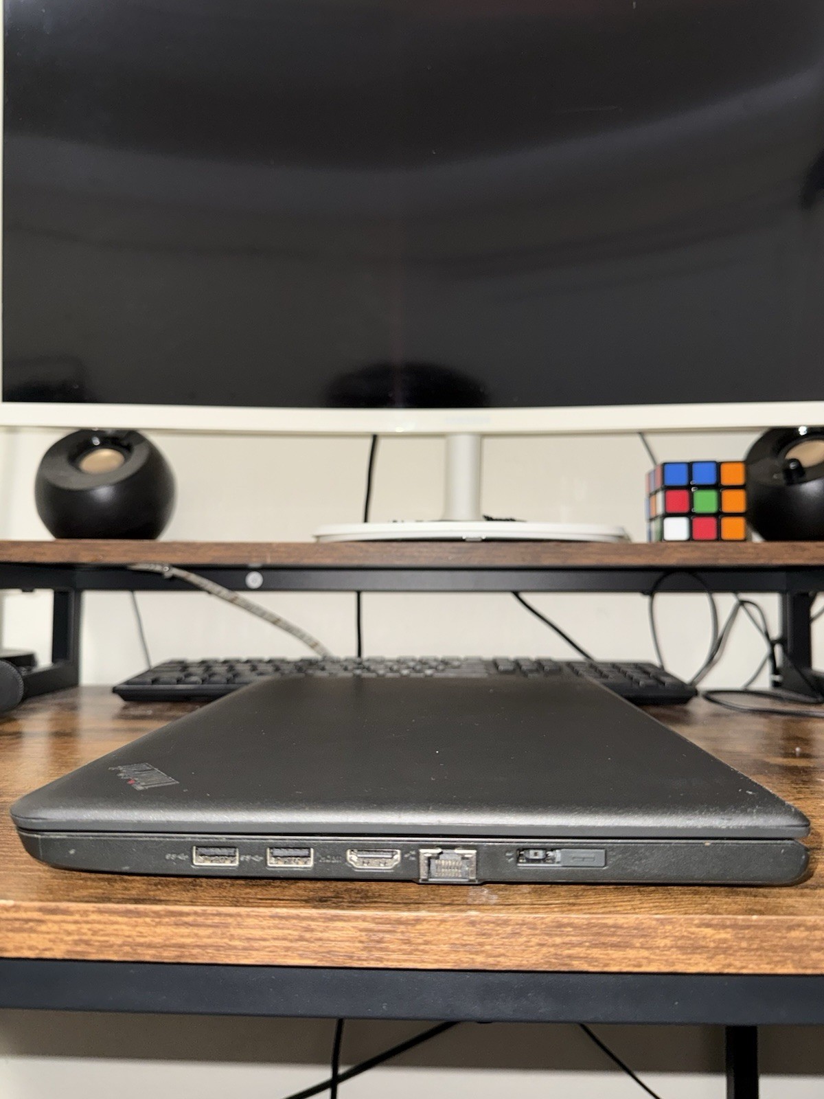 Lenovo ThinkPad E460 14″ | Intel i5-6200U | 4GB RAM | 500GB HDD | Windows 10 Pro