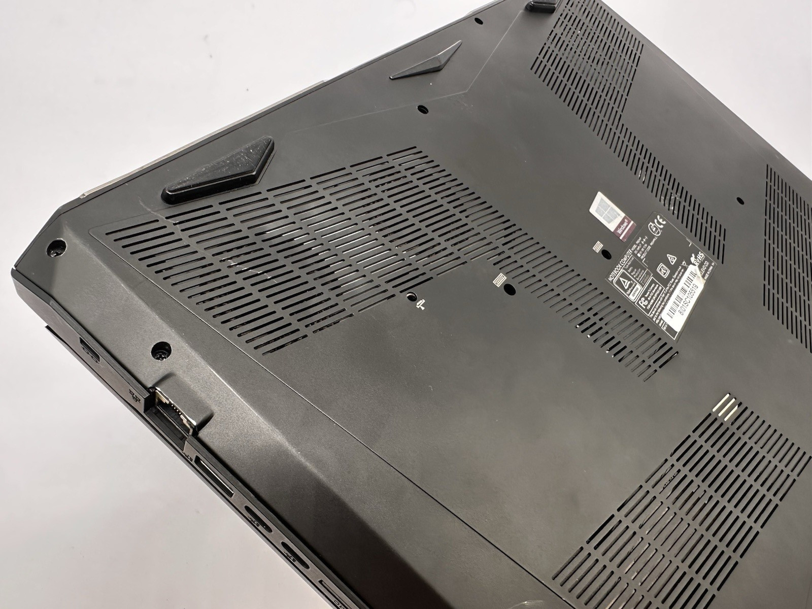 Sager R650HP Gaming Laptop, i7-7700HQ, 2.80GHz, 48GB, 1TB NVMe, No OS/Charger