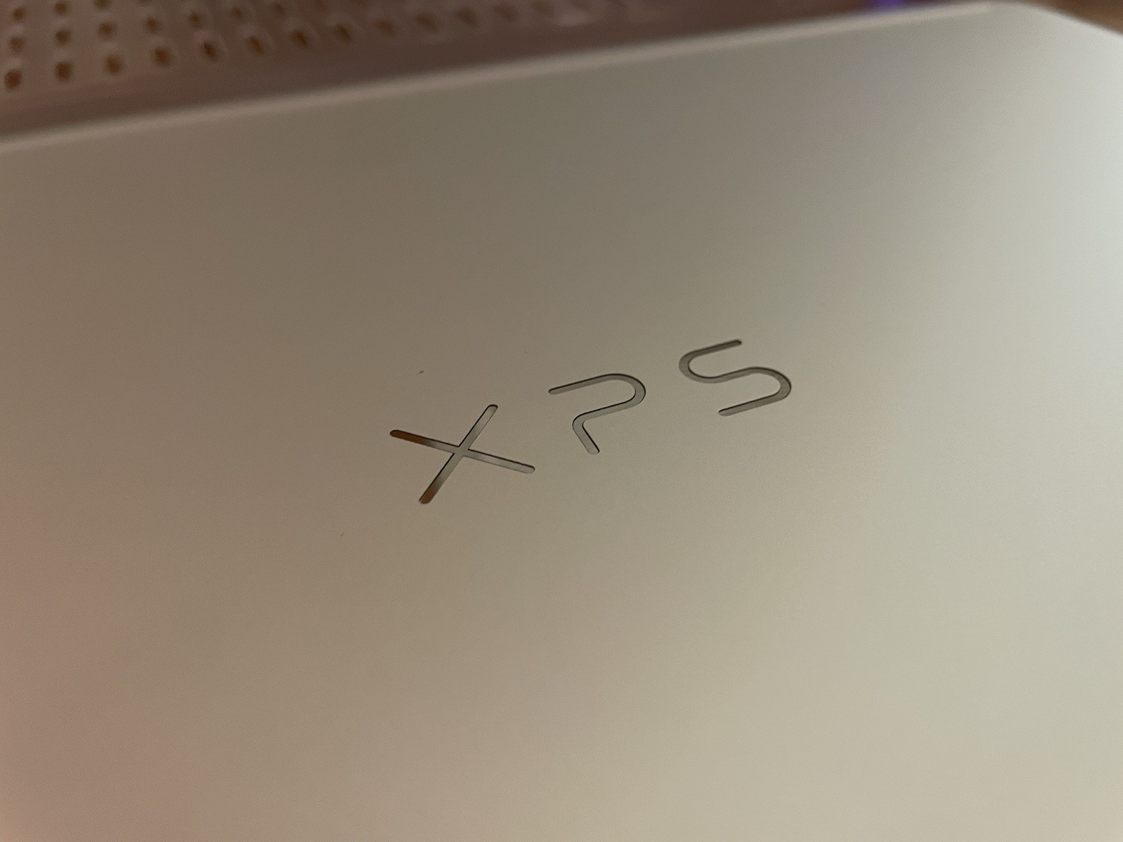 Dell XPS 16 9640 16″ FHD+ ULTRA 9 185H 1TB 32GB RTX 4060 8GB Backlit 120Hz wCASE