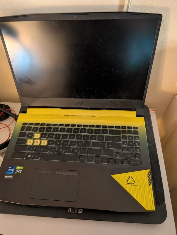 MSI Crosshair 15 B12UGZ