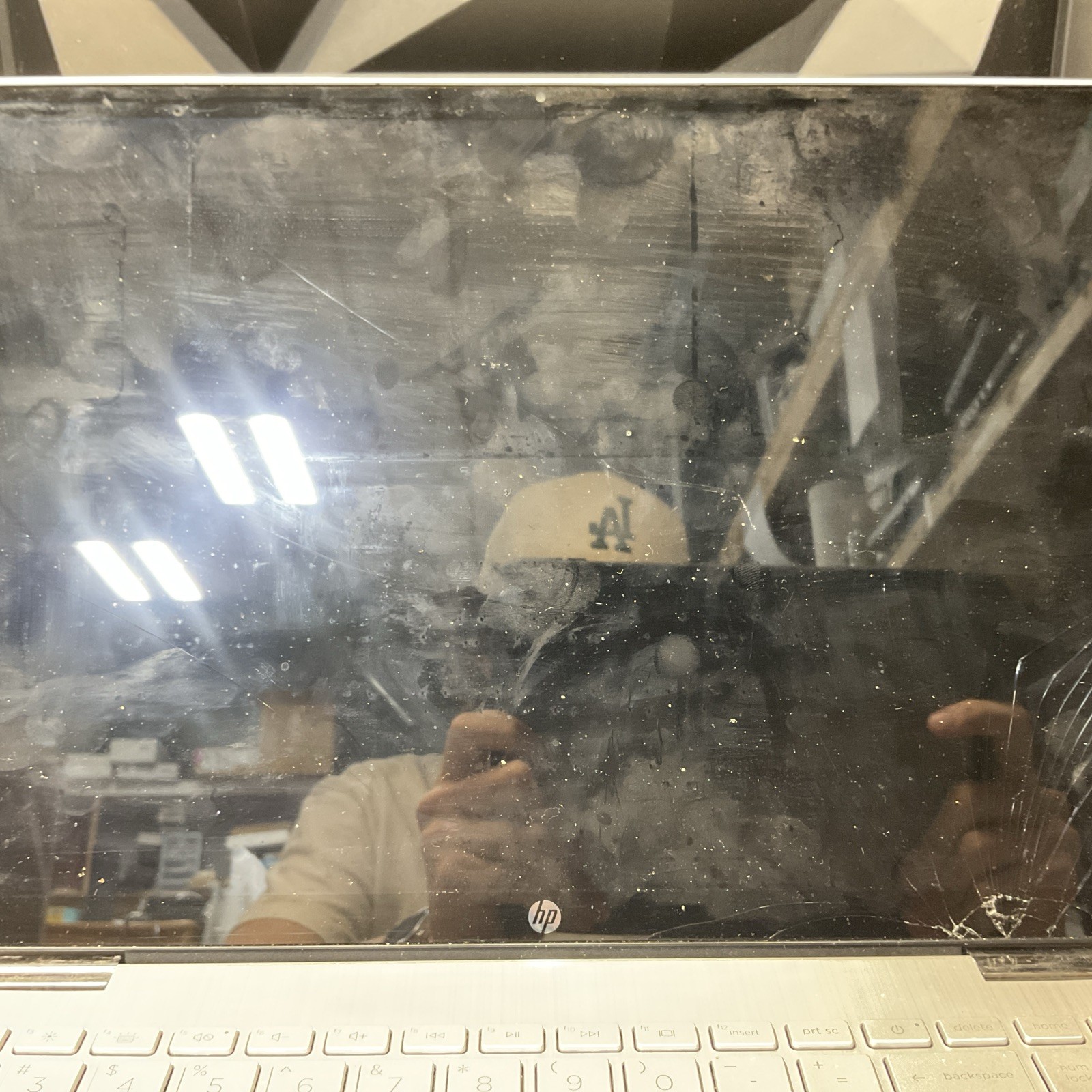 HP Pavilion x360 Convertible 15 / i5 11th Gen / No Power / Cracked Screen / M5
