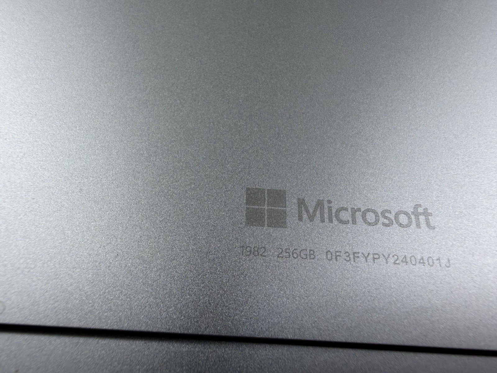 Microsoft Surface Pro 8 (1982) i5-1145G7 – 16GB RAM – 256GB 120Hz – Win 11 Pro