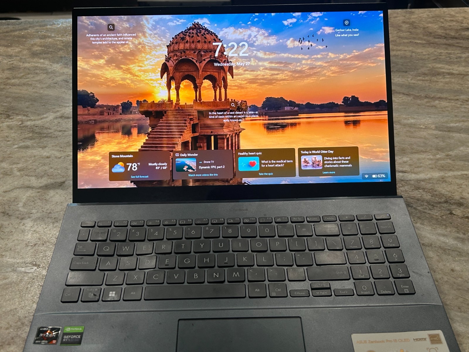 ASUS ZenBook Pro 15 OLED Ryzen 9 5900HX RTX 3050 Ti