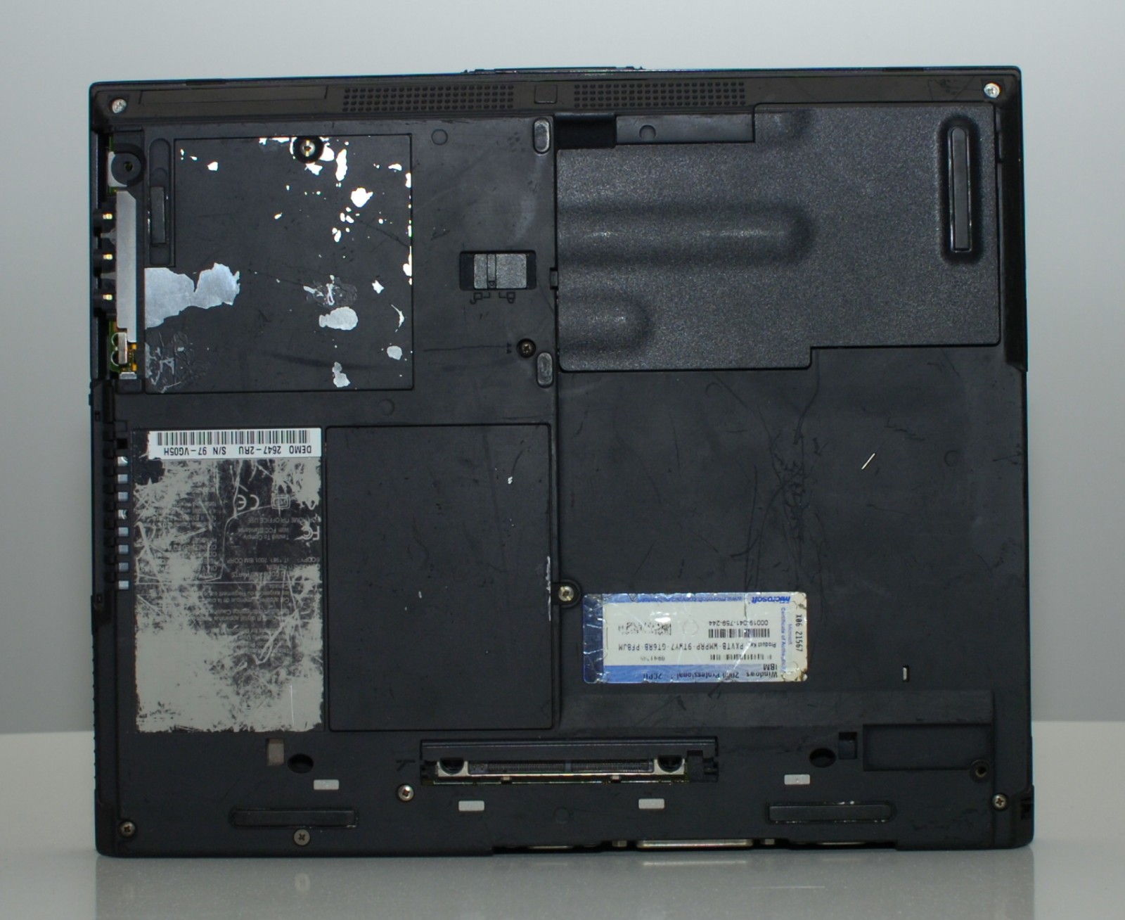 IBM ThinkPad T23 Intel Mobile Pentium III-M 1GHz 128 MB RAM No HDD FOR PARTS