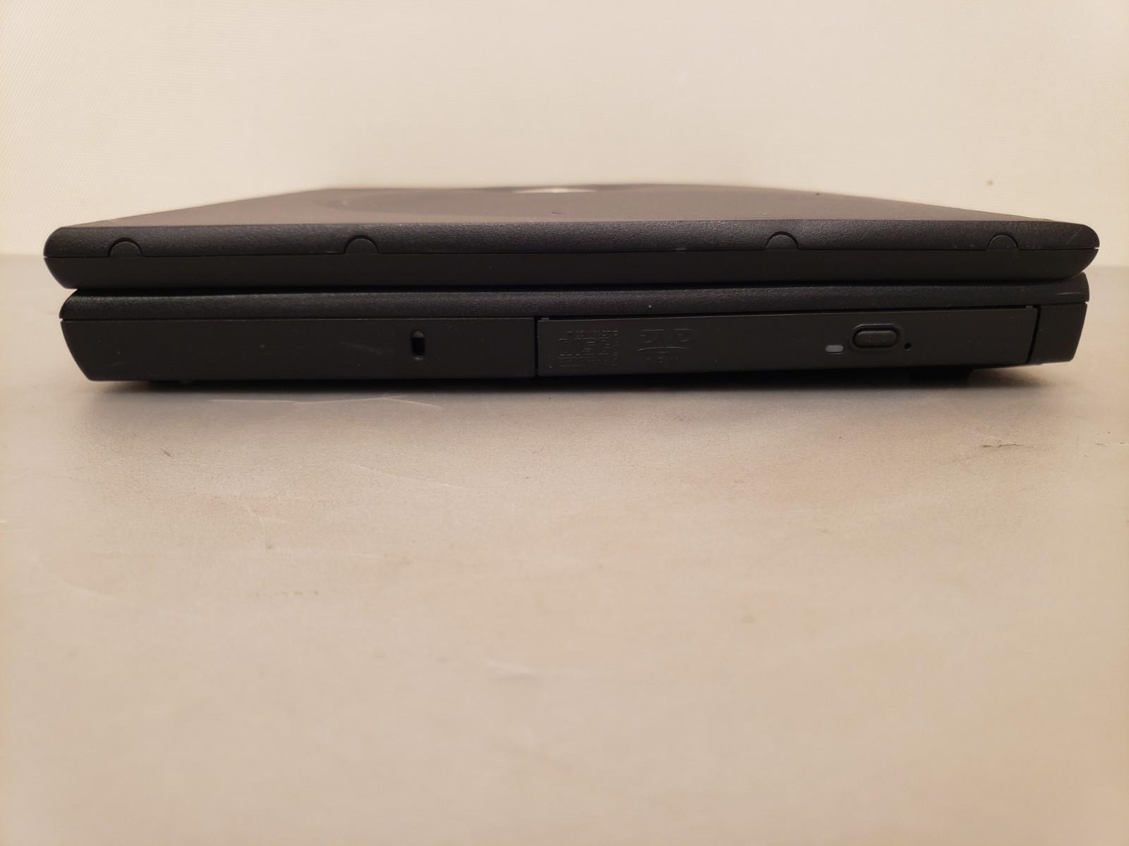 Vintage Dell Inspiron 2650 Intel Pentium 4 256MB 100GB Windows XP Laptop 15″