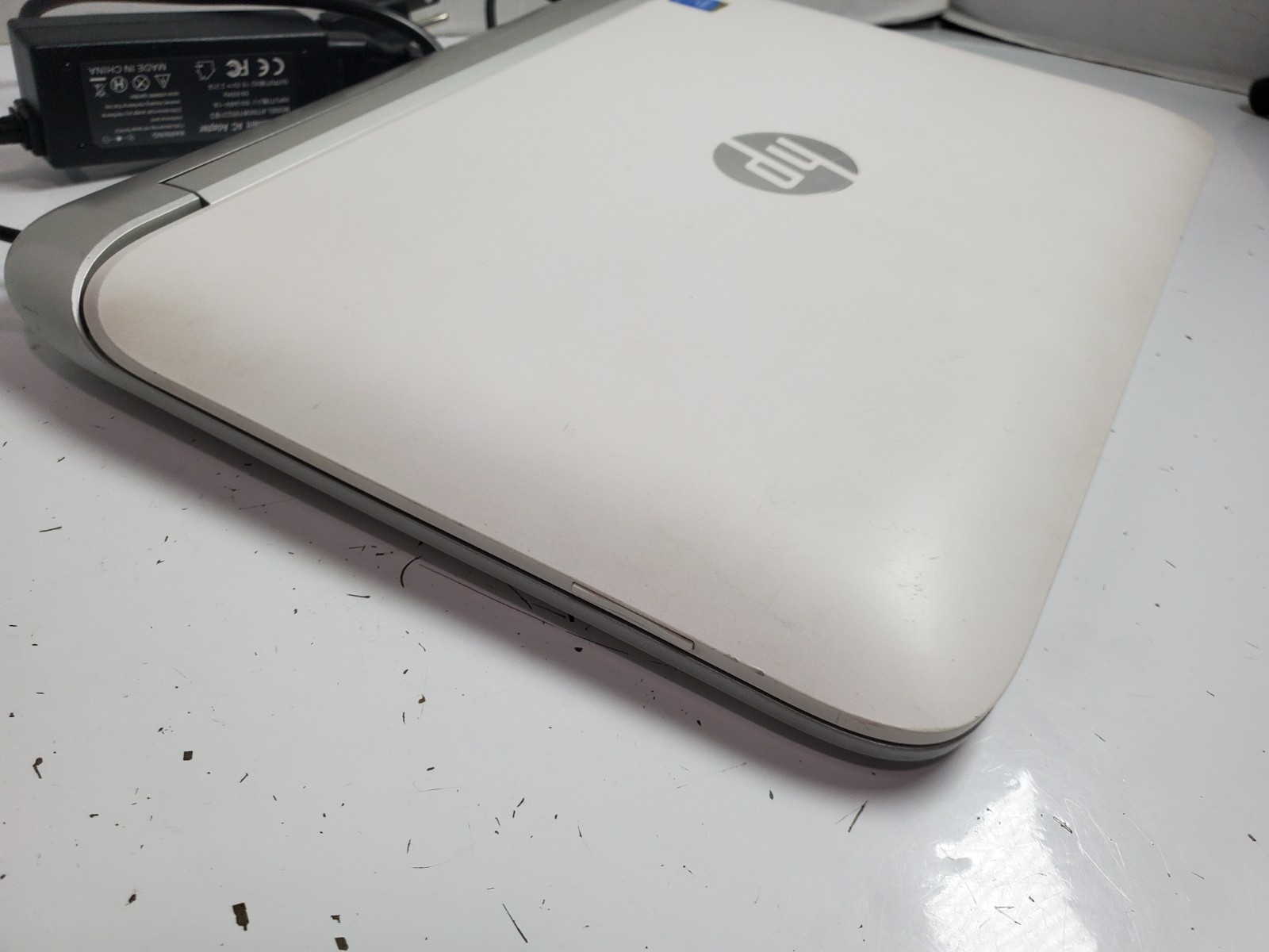 HP Split x2 13.3” Touchscreen Intel Core i3-4012Y / 4GB RAM – DEAD BATTERY