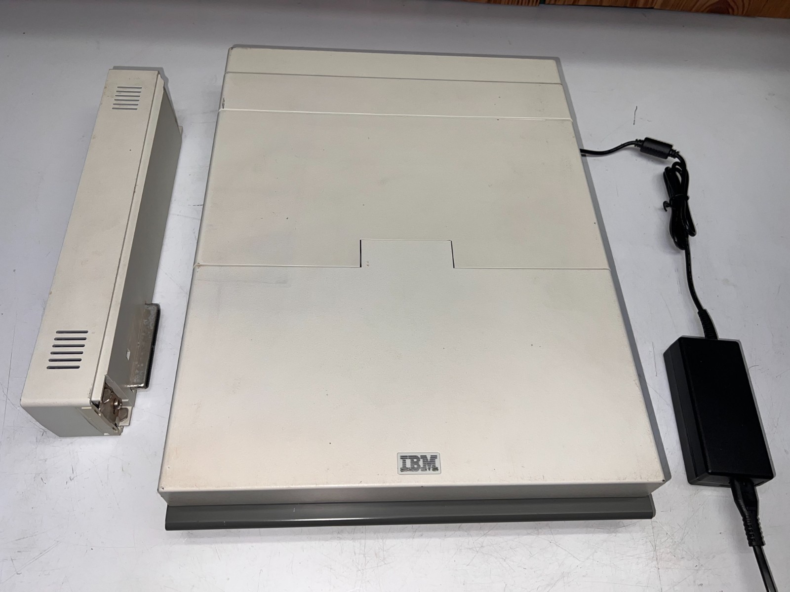 1986 IBM 5140 PC Convertible Portable Laptop with Power Supply