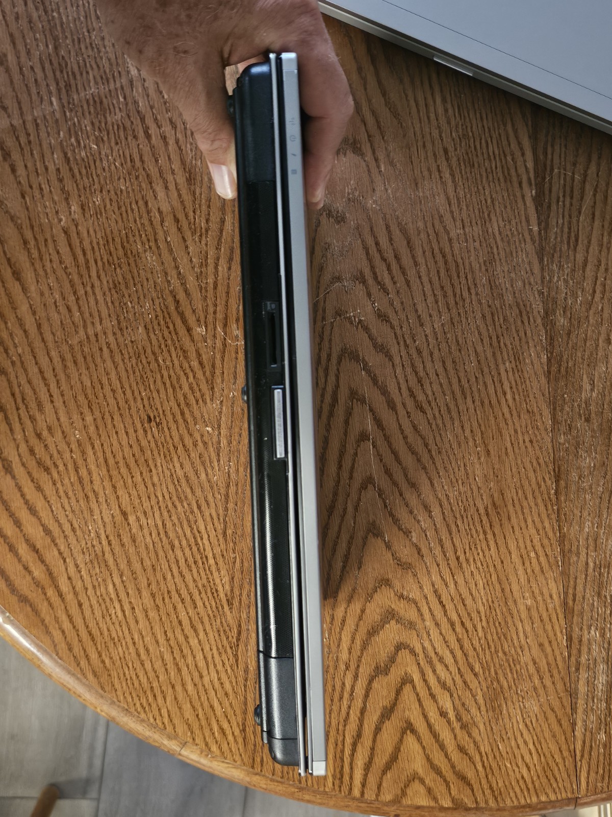 2 HP ELITEBOOKs: 8440P & 8460P – INTEL I5 M540 / 2520M – both sorta BOOT UP