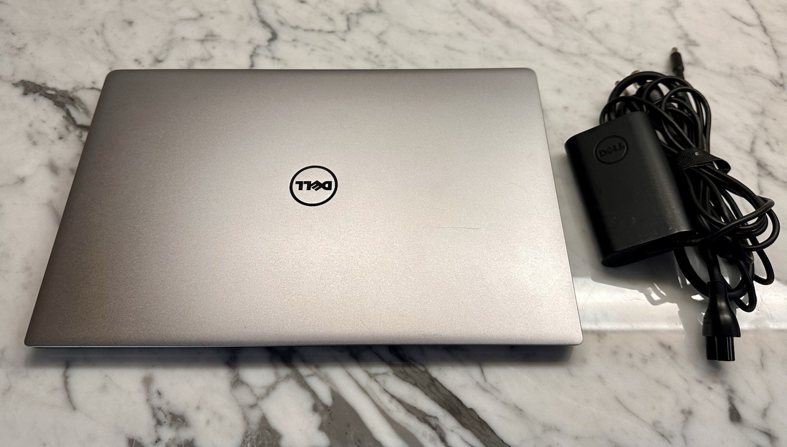 Dell XPS 9350 13in. (256GB, Intel Core i5 6th Gen., 2.3GHz, 8GB) Notebook/Laptop