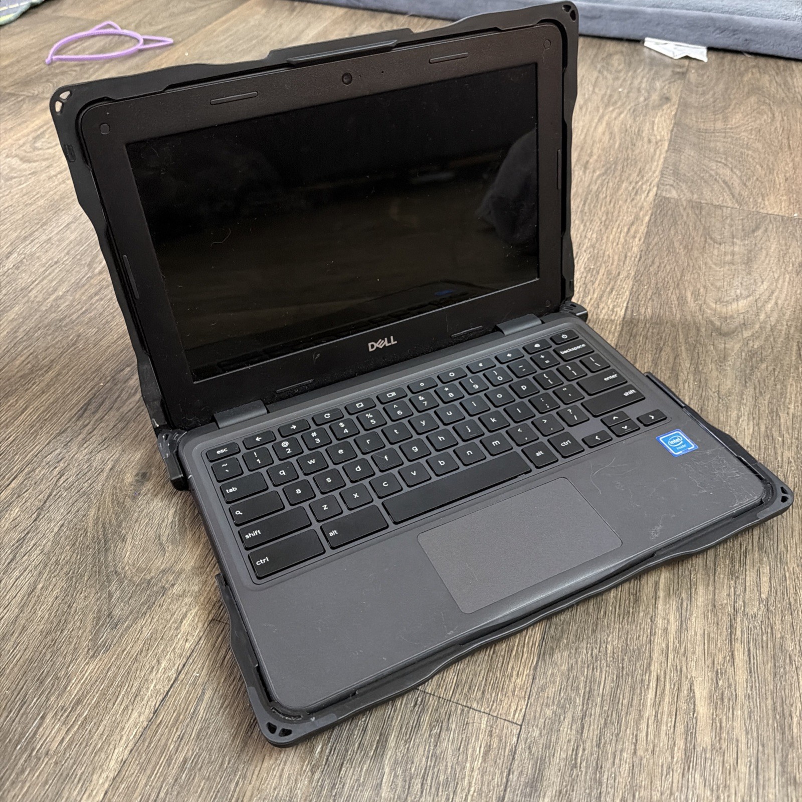 Dell Chromebook 3100 (16GB eMMC, Celeron, 1.60 GHz,4GB) with case cover