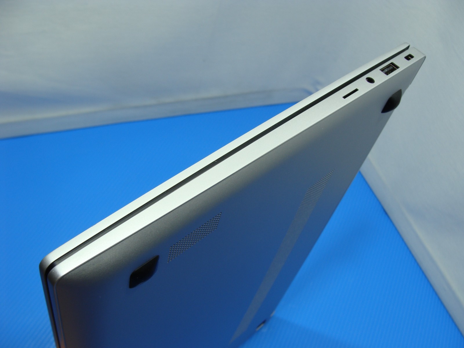 SAMSUNG GALAXY BOOK 4 15.6″FHD Intel 7 150U 1.8Ghz 16GB 512GB W11H 100 cycles