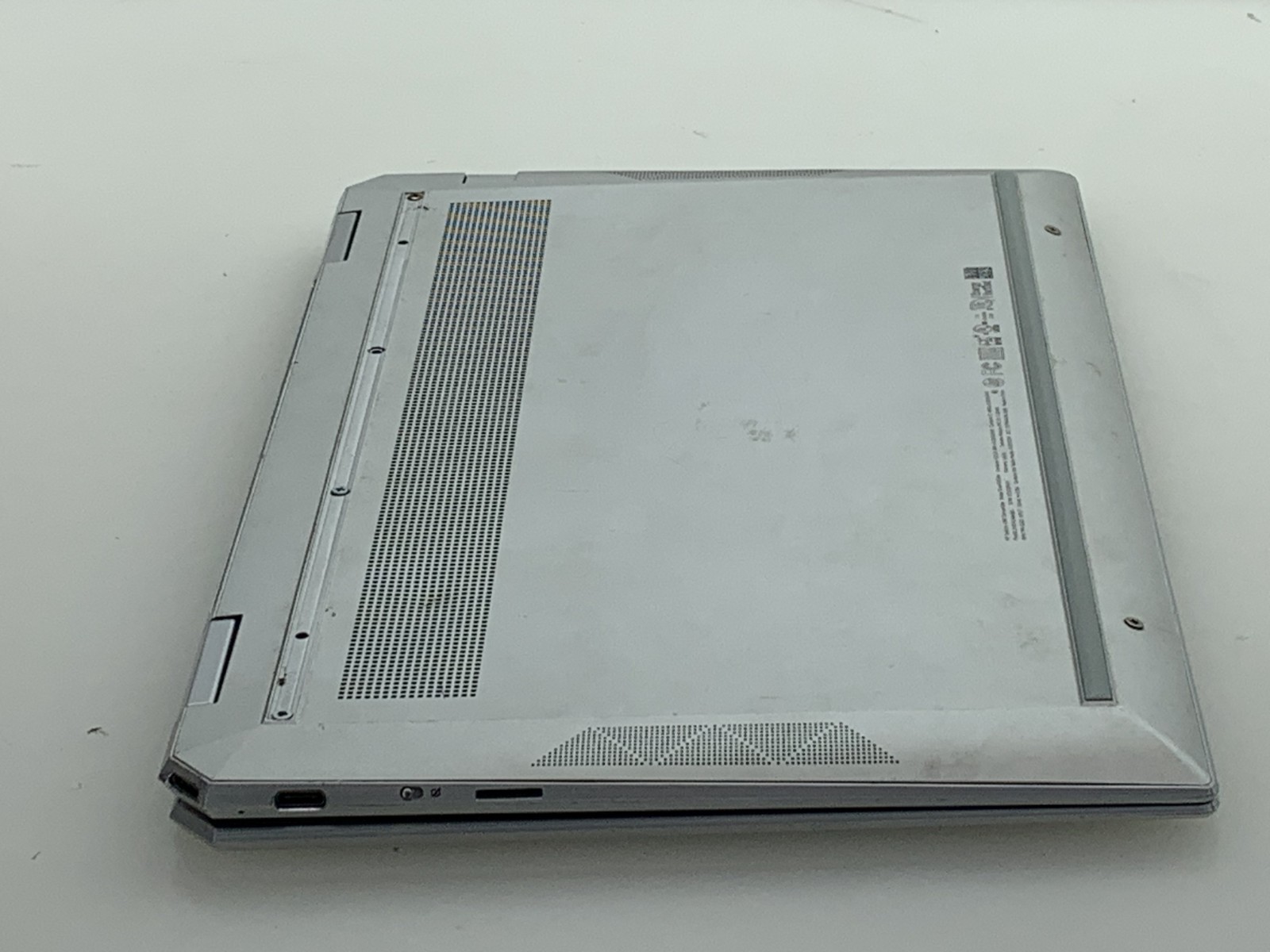 HP Spectre x360 – 13-aw0003dx i5-1035G4@ 1.10GHz 8GB RAM NO OS/SSD W/AC *READ