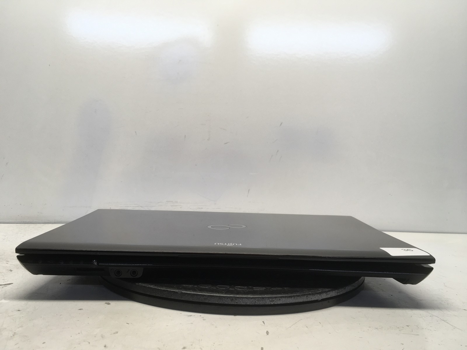 Fujitsu LifeBook AH532 Intel i3-2350M 2.3GHz 2 GB NO HDD No Batt