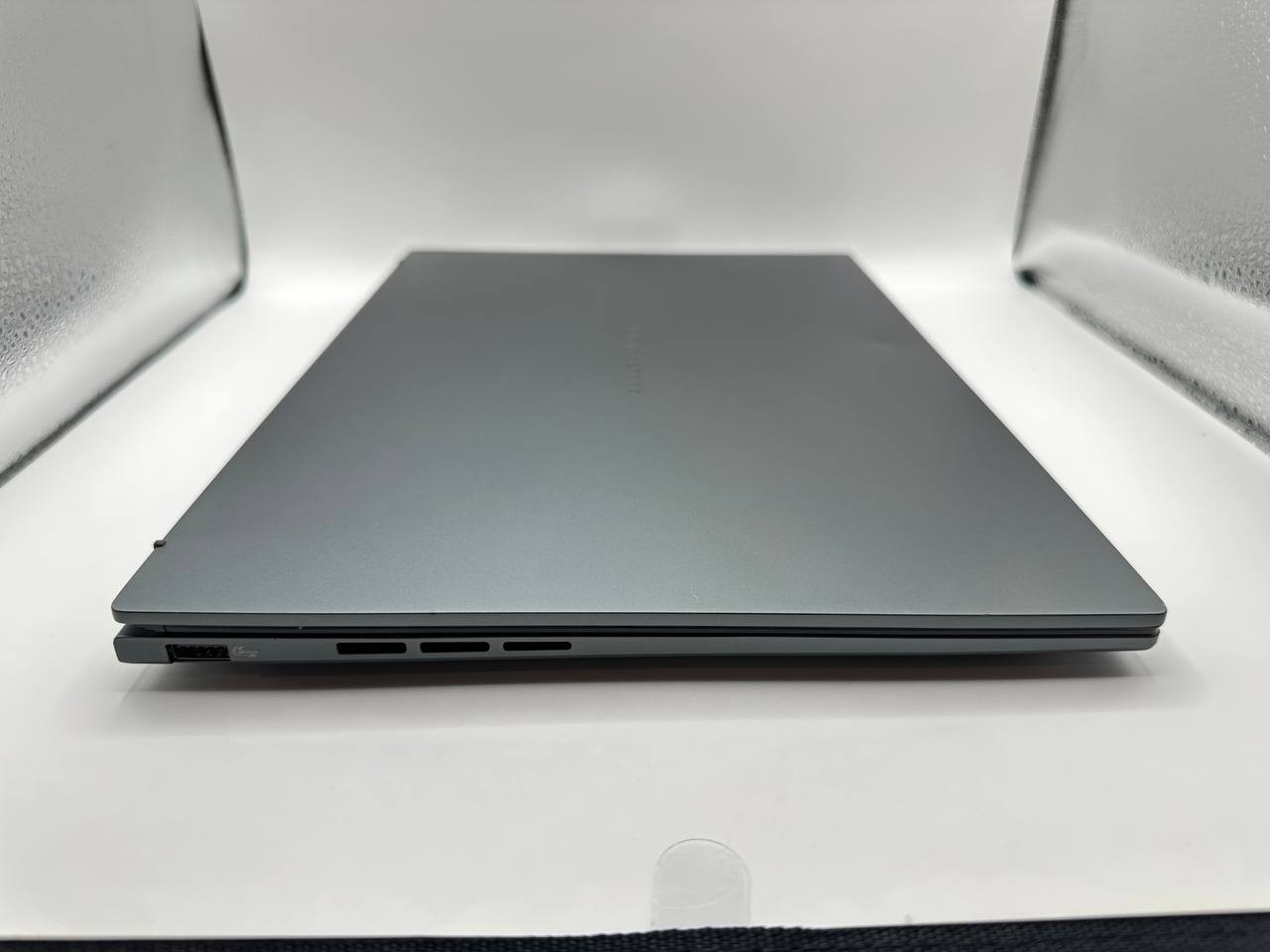 ASUS ZenBook 14″ OLED Touch UX3405 – Ultra 9 285H/ 32GB RAM/ 1TB SSD **GOOD**