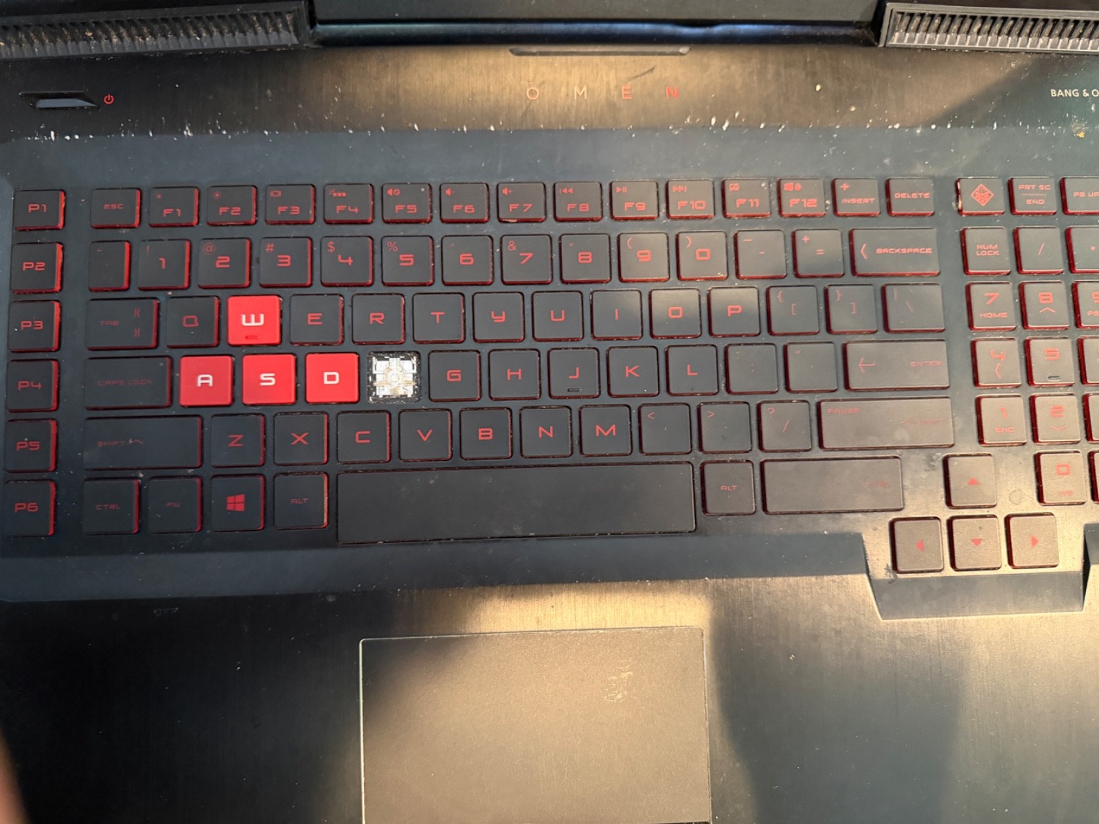 HP Omen 17.3″ NEEDS MILD QOL REPAIRS, NO CHARGER.Missing F Key and needs Battery